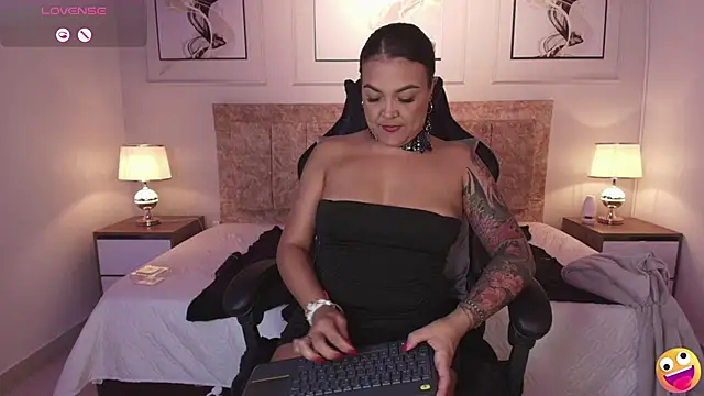 Snapshot of lyn_adamns chatting on January 23, 11:15 pm lyn adamns online show from January 23, 11:15 pm