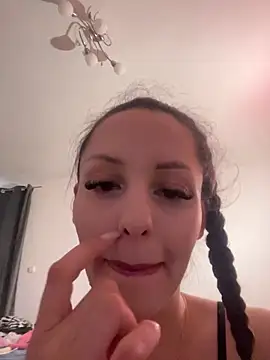 Chiara0102 online show from June 9, 4:29 pm