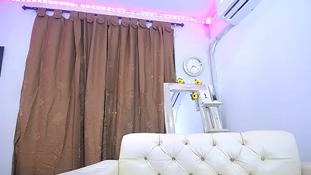 Snapshot of Isis_queen1 chatting on March 7, 10:10 pm Isis queen1 online show from March 7, 10:10 pm