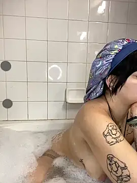 Snapshot of pircilla23 chatting on October 30, 2:18 pm pircilla23 online show from October 30, 2:18 pm