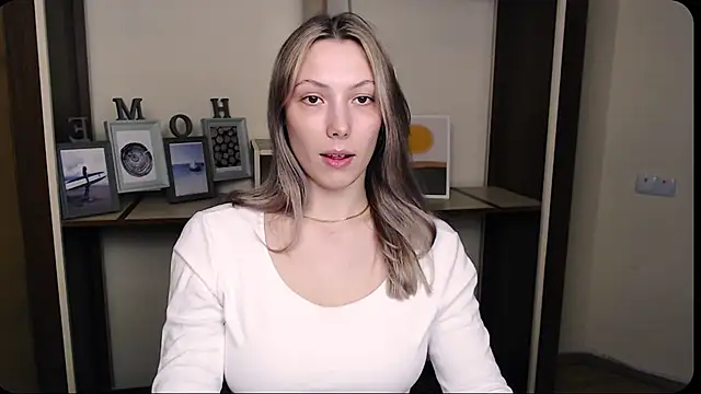 VanessaMay  online show from March 29, 4:40 pm