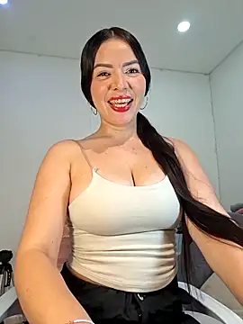 Snapshot of Anal_Luucia chatting on June 19, 1:37 pm Anal Luucia online show from June 19, 1:37 pm