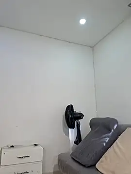 Snapshot of Anal_Luucia chatting on June 25, 12:42 pm Anal Luucia online show from June 25, 12:42 pm