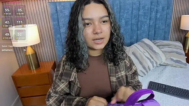 pretty sunlight  online show from April 14, 1:44 am