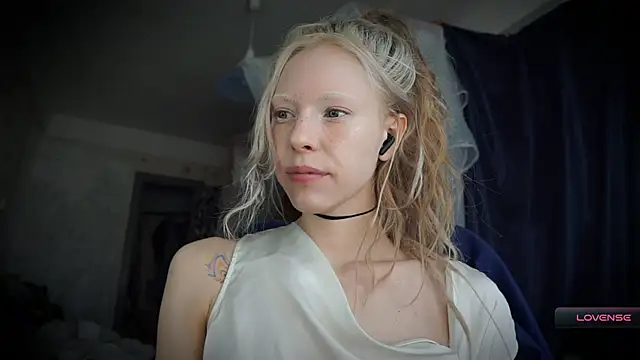  Phantom thread  online show from March 17, 10:18 am