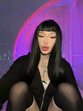 madelinexx online show from November 25, 10:15 am