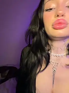 madelinexx online show from February 10, 1:37 pm