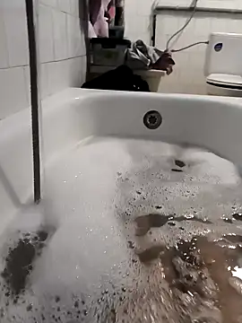 Snapshot of Catgirl8 chatting on December 28, 6:40 pm Catgirl8 online show from December 28, 6:40 pm