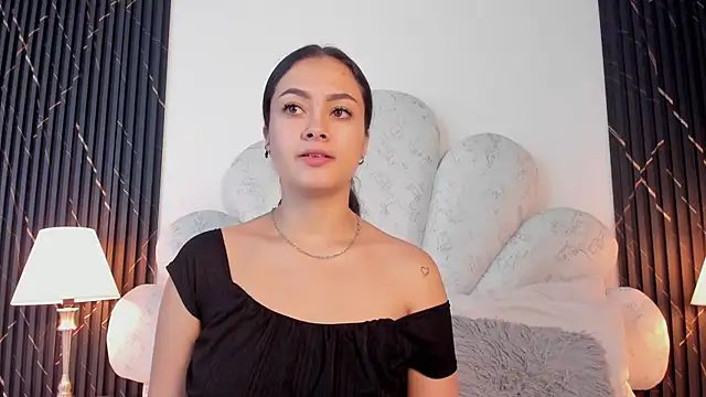 Jaslyn  Smith online show from April 13, 5:07 pm