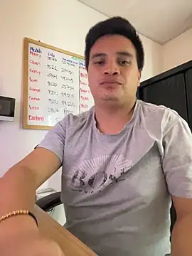 Snapshot of ahntony__69 chatting on April 30, 6:31 am ahntony 69 online show from April 30, 6:31 am