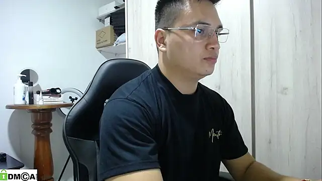 Snapshot of ahntony__69 chatting on May 28, 3:37 am ahntony 69 online show from May 28, 3:37 am