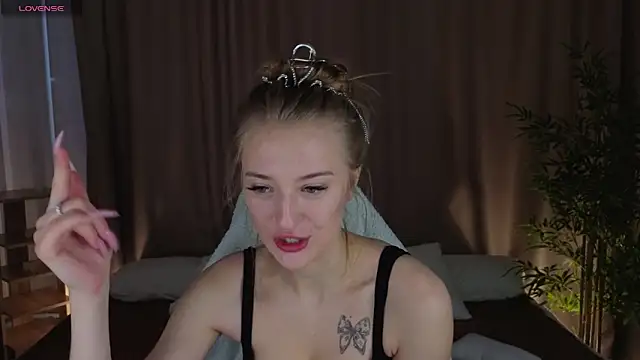 Snapshot of Stacy_River chatting on February 14, 9:28 am Stacy River online show from February 14, 9:28 am