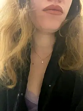 Snapshot of EvaRush chatting on December 3, 12:02 am EvaRush online show from December 3, 12:02 am