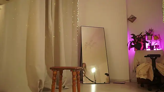 Elly Caramelly online show from March 6, 12:00 am