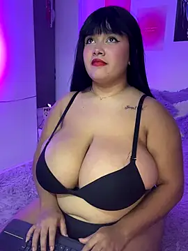 Snapshot of angie_bigboobs_ chatting on October 13, 2:11 am angie bigboobs online show from October 13, 2:11 am