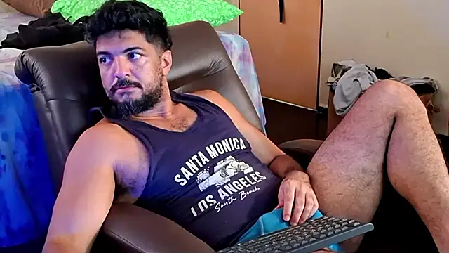 Snapshot of LUH133 chatting on February 4, 4:46 pm LUH133 online show from February 4, 4:46 pm