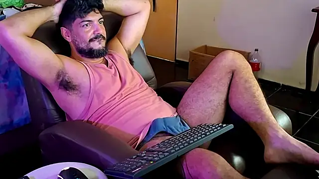 Snapshot of LUH133 chatting on February 5, 4:44 pm LUH133 online show from February 5, 4:44 pm