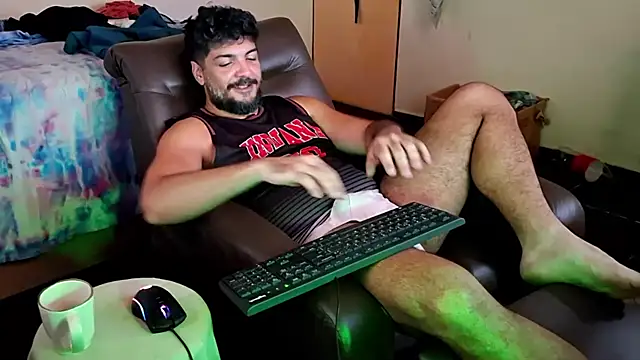 Snapshot of LUH133 chatting on February 8, 6:11 pm LUH133 online show from February 8, 6:11 pm