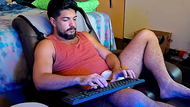 Snapshot of LUH133 chatting on February 9, 4:11 pm LUH133 online show from February 9, 4:11 pm