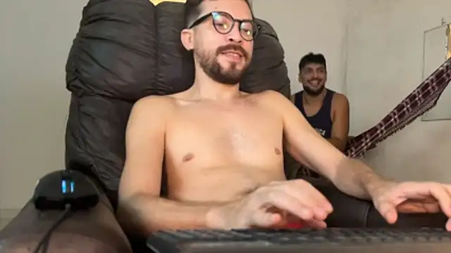 Snapshot of LUH133 chatting on March 18, 6:55 pm LUH133 online show from March 18, 6:55 pm