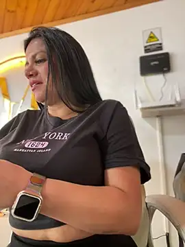 Snapshot of Milff_parkerrr chatting on February 11, 6:33 pm Milff parkerrr online show from February 11, 6:33 pm