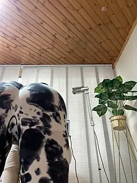 Snapshot of Milff_parkerrr chatting on March 7, 8:55 pm Milff parkerrr online show from March 7, 8:55 pm