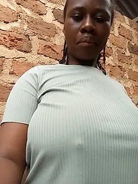 Snapshot of Sassy_boobs21 chatting on June 28, 10:54 am Sassy boobs21 online show from June 28, 10:54 am