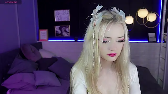 Snapshot of EmilyAir chatting on December 23, 12:35 am EmilyAir online show from December 23, 12:35 am