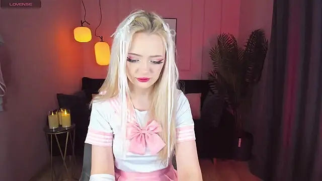 Snapshot of EmilyAir chatting on January 4, 12:27 am EmilyAir online show from January 4, 12:27 am