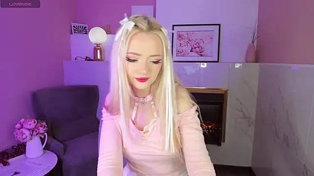 Snapshot of EmilyAir chatting on February 8, 10:08 pm EmilyAir online show from February 8, 10:08 pm