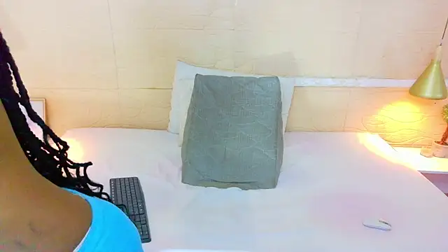 Chocolatte bar online show from February 13, 2:35 pm