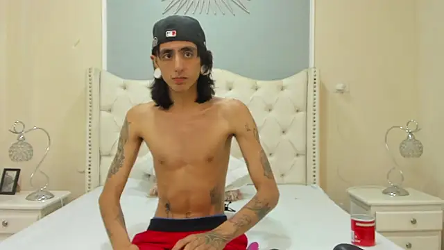 Snapshot of Matthew_Dixonn chatting on December 13, 6:31 am Matthew Dixonn online show from December 13, 6:31 am