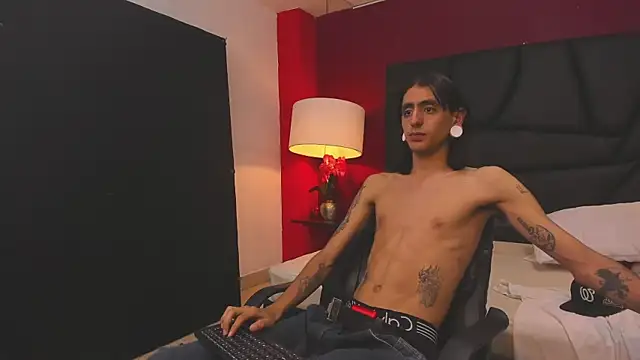 Snapshot of Matthew_Dixonn chatting on December 26, 6:19 am Matthew Dixonn online show from December 26, 6:19 am