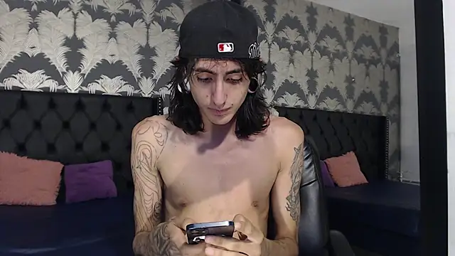 Snapshot of Matthew_Dixonn chatting on January 16, 11:59 pm Matthew Dixonn online show from January 16, 11:59 pm