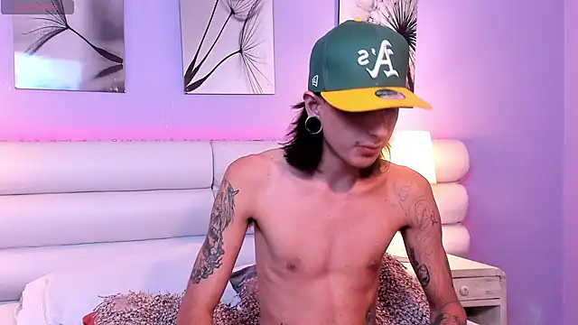 Snapshot of Matthew_Dixonn chatting on January 27, 9:33 pm Matthew Dixonn online show from January 27, 9:33 pm