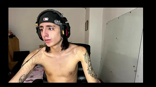 Snapshot of Matthew_Dixonn chatting on February 5, 5:52 am Matthew Dixonn online show from February 5, 5:52 am