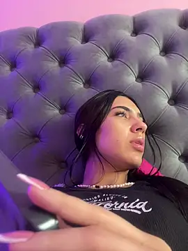 Snapshot of IsaValencia chatting on January 10, 2:57 am IsaValencia online show from January 10, 2:57 am