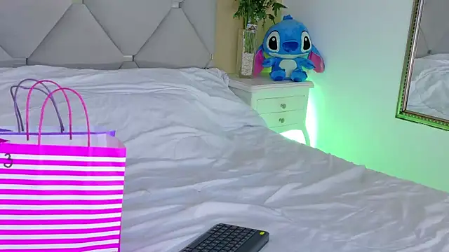 Snapshot of IsaValencia chatting on September 27, 12:04 am IsaValencia online show from September 27, 12:04 am