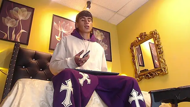 Snapshot of king_yer chatting on December 5, 4:10 am king yer online show from December 5, 4:10 am