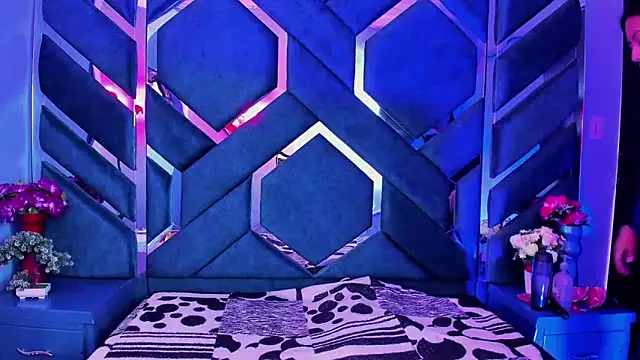 Snapshot of slut_anal_ chatting on January 29, 1:07 pm slut anal  online show from January 29, 1:07 pm