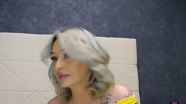 IssaSmith online show from March 19, 2:54 pm