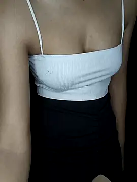 Snapshot of simrann_69 chatting on December 6, 7:34 pm simrann 69 online show from December 6, 7:34 pm