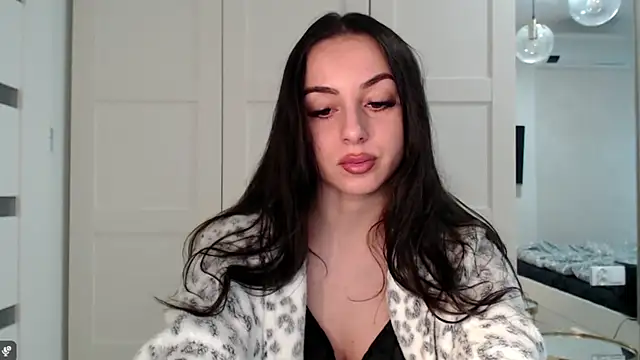 courtneyPerfect online show from February 17, 8:11 am