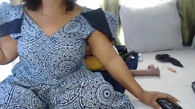 Foxybrownxx1 online show from October 26, 8:42 am