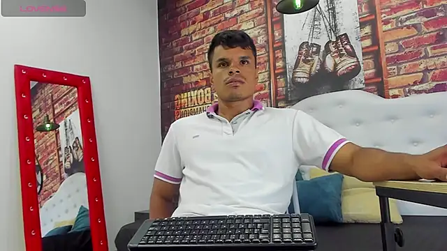 Derek Lustfordx online show from September 25, 11:36 am