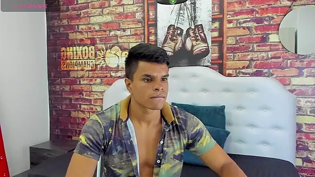 Derek Lustfordx online show from September 29, 11:26 am