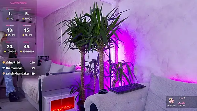 Snapshot of BambiAndAyline chatting on December 9, 4:12 am BambiAndAyline online show from December 9, 4:12 am