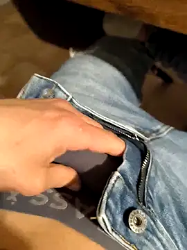 Snapshot of Kevoon991 chatting on March 4, 7:01 pm Kevoon991 online show from March 4, 7:01 pm