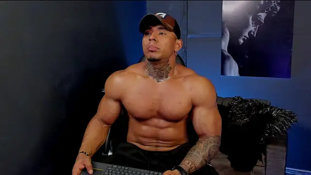 Snapshot of bradley_smith chatting on April 24, 12:35 am bradley smith online show from April 24, 12:35 am