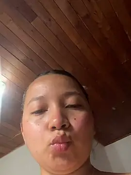 Snapshot of queen_angelique chatting on June 4, 7:31 pm queen angelique online show from June 4, 7:31 pm